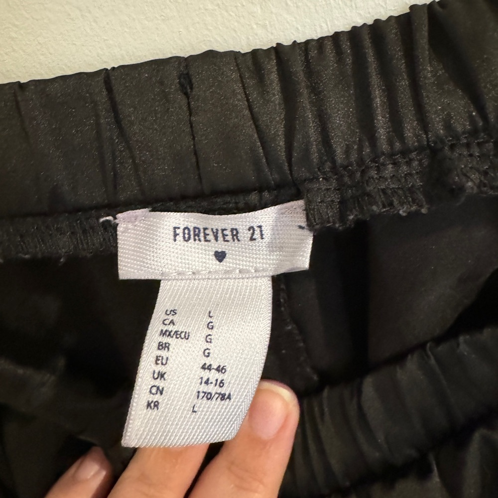 Forever 21 Satin Lounge Cami & Shorts Set Size L - Picture 4 of 13